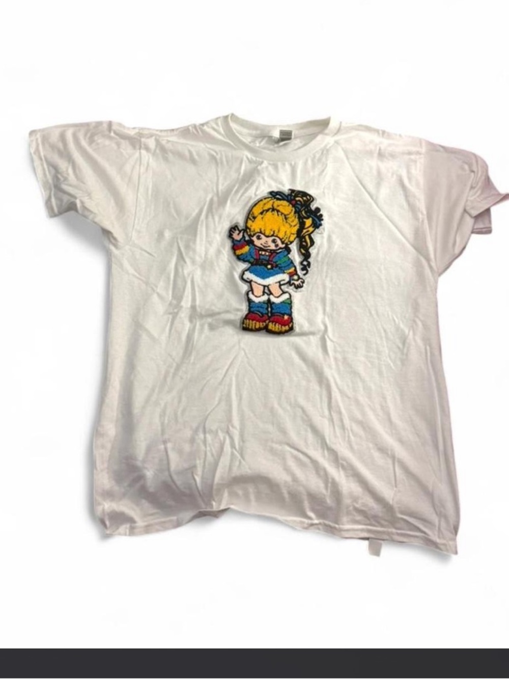 Rainbow Brite youth xl Gildan white t-shirt with a large, vibrant chenille patch